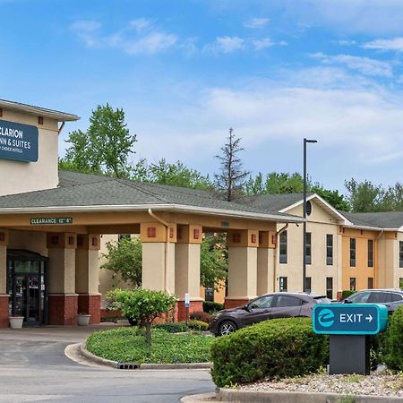 Clarion Inn & Suites Northwest Indianapolis Exterior photo